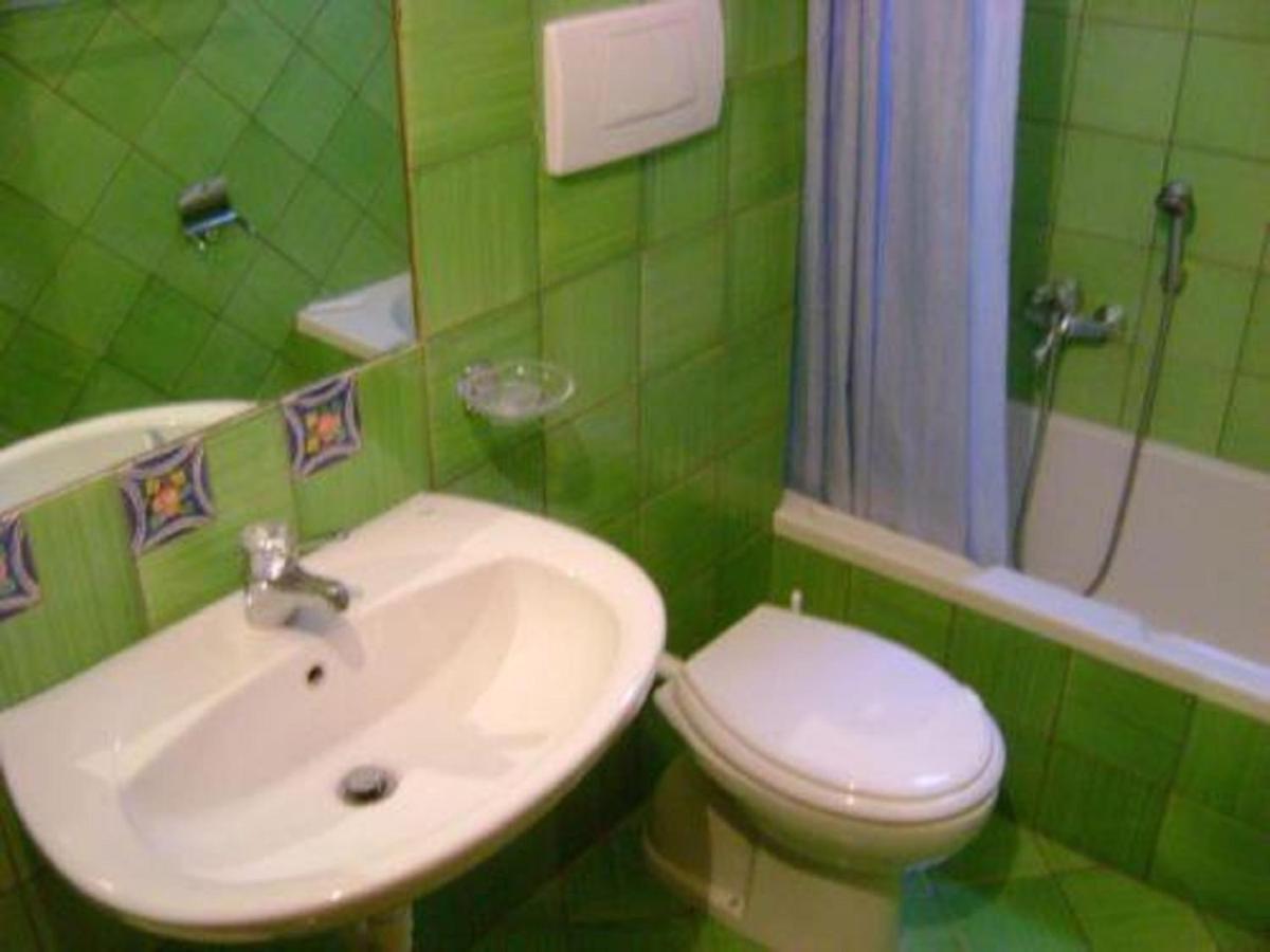 Gianni House Backpackers Hostel Giardini Naxos Eksteriør billede