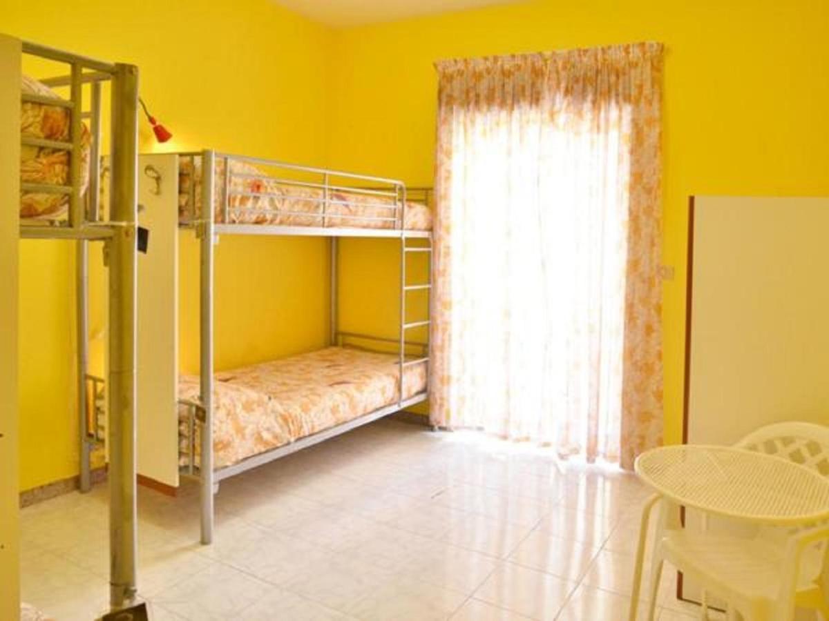 Gianni House Backpackers Hostel Giardini Naxos Eksteriør billede