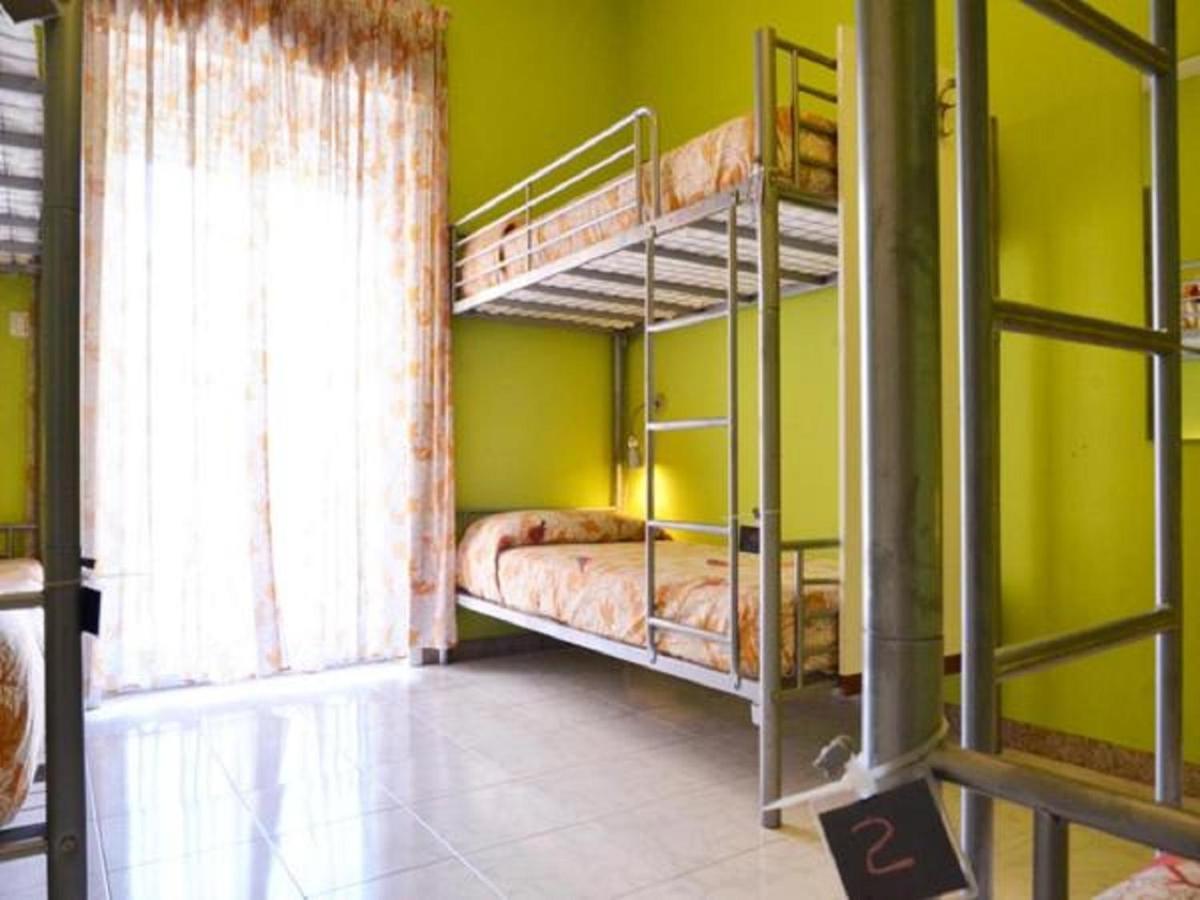 Gianni House Backpackers Hostel Giardini Naxos Eksteriør billede