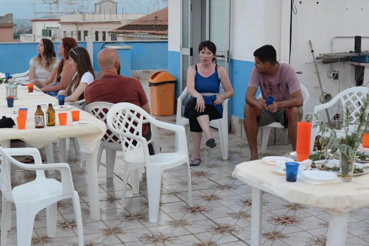 Gianni House Backpackers Hostel Giardini Naxos Eksteriør billede