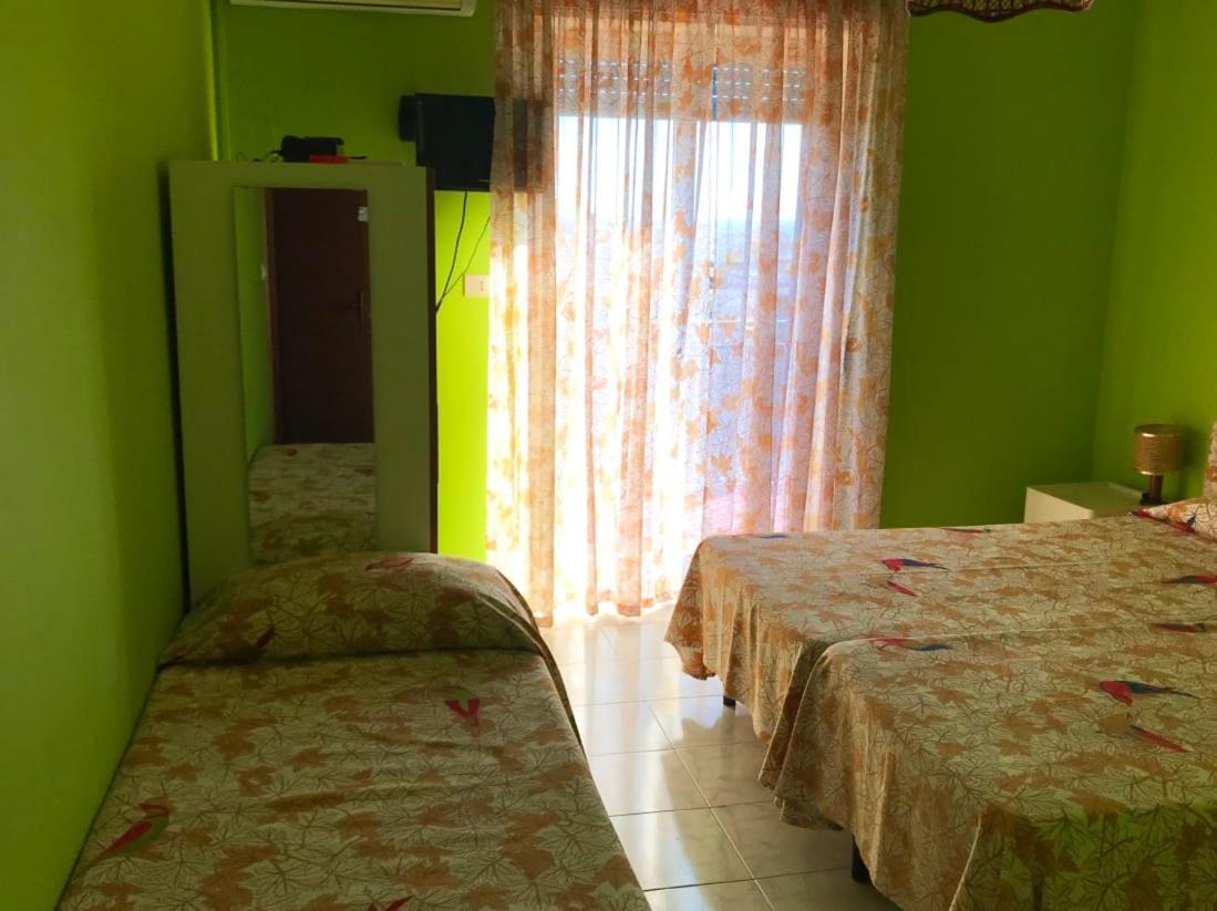 Gianni House Backpackers Hostel Giardini Naxos Eksteriør billede